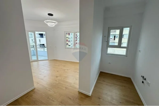 Tirane, shitet apartament 1+1+Aneks+Ballkon Kati 4, 60 m² 93.000 € (Astir)