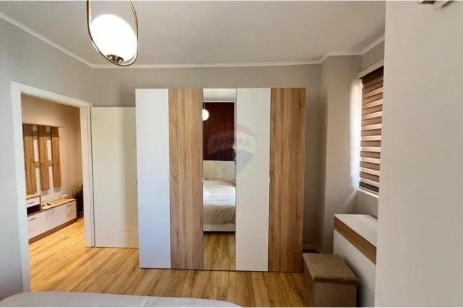Tirane, jepet me qera apartament 1+1 Kati 7, 65 m² 700 € (Rr. Sali Butka)
