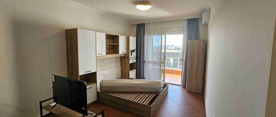 Tirane, jepet me qera garsonier 1+1+Ballkon Kati 8, 40 m² 420 € (STACIONI TRENIT)