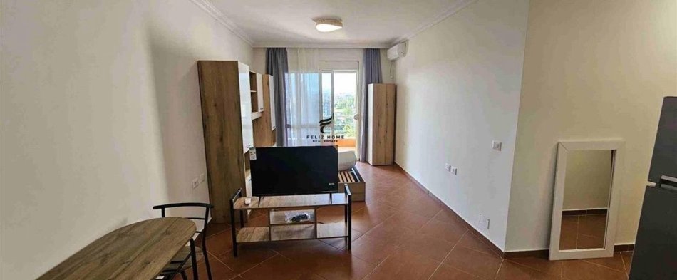 Tirane, jepet me qera garsonier 1+1+Ballkon Kati 8, 40 m² 420 € (STACIONI TRENIT)