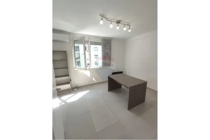 Tirane, jepet me qera apartament 2+1+Aneks+Ballkon Kati 4, 80 m² 600 € (Ish Ekspozita,)