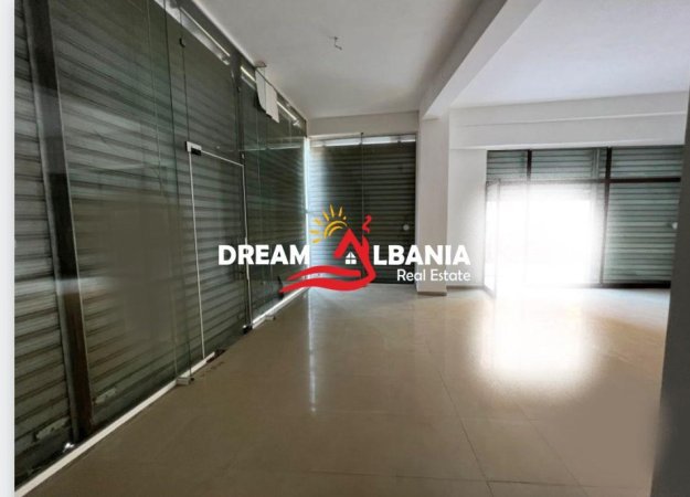 Tirane, jepet me qera dyqan Kati 1, 77 m² 800 € (Ne Astir, prane Nela 6)