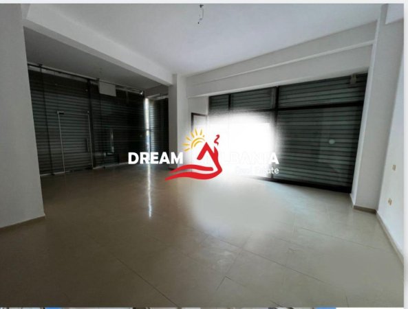 Tirane, jepet me qera dyqan Kati 1, 77 m² 800 € (Ne Astir, prane Nela 6)
