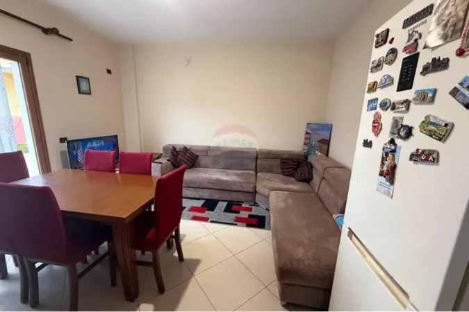 Tirane, jepet me qera apartament 2+1 Kati 2, 120 m² 450 € (Vilat Gjermane)