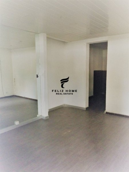 Tirane, shitet dyqan Kati 0, 30 m² 210.000 € (21 DHJETORI)