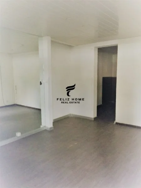 Tirane, shitet dyqan Kati 0, 30 m² 210.000 € (21 DHJETORI)