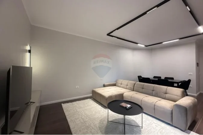 Tirane, jepet me qera apartament 1+1+Aneks+Ballkon Kati 9, 75 m² 900 € (Rruga Faik Konica)