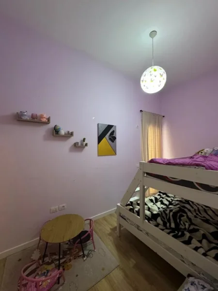 Tirane, jepet me qera apartament 2+1 Kati 2, 87 m² 400 € (fresku)