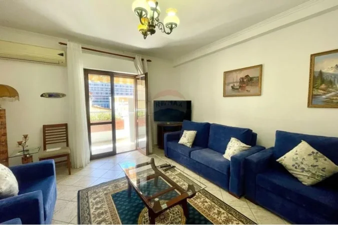 Tirane, jepet me qera apartament 2+1+Ballkon Kati 4, 120 m² 680 € (Komuna e Parisit)