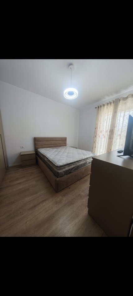 Tirane, jepet me qera apartament 2+1+Aneks Kati 3, 100 m² (Farmacia 10 Kompleksi Arlis)