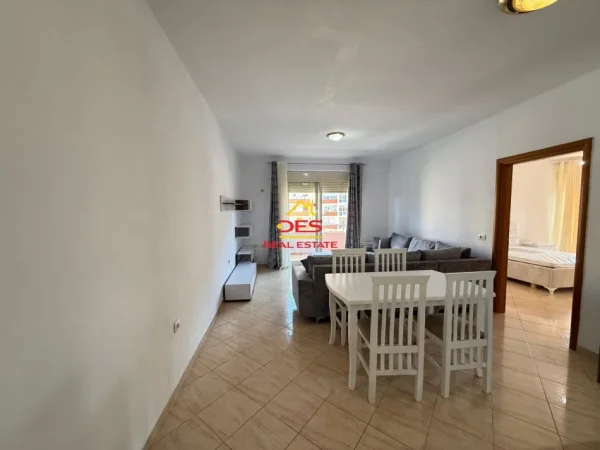 Vlore, jepet me qera apartament 1+1+Ballkon Kati 7, 75 m² 350 € (Rr Kosova, Vlorë)