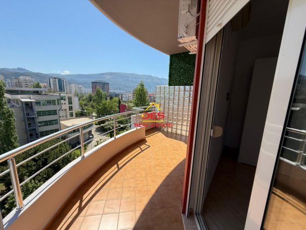 Vlore, jepet me qera apartament 1+1+Ballkon Kati 7, 75 m² 350 € (Rr Kosova, Vlorë)