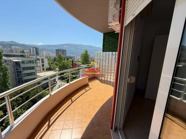 Vlore, jepet me qera apartament 1+1+Ballkon Kati 7, 75 m² 350 € (Rr Kosova, Vlorë)