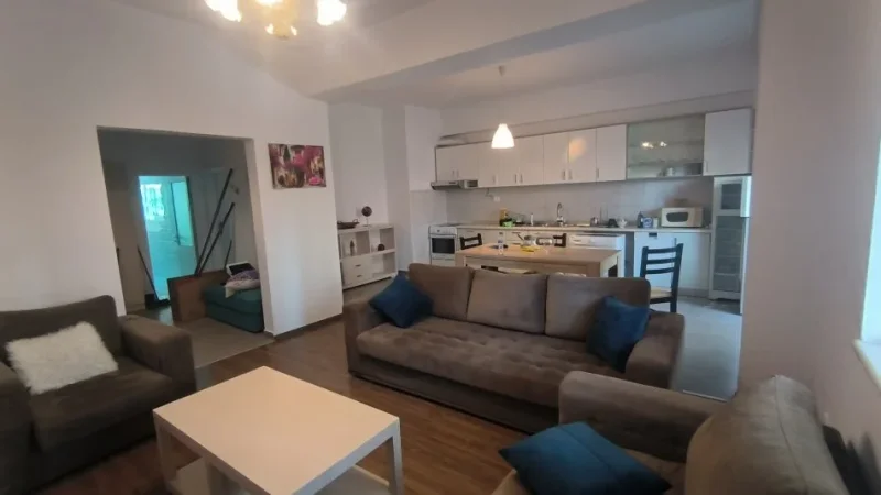 Tirane, jepet me qera apartament 1+1 Kati 2, 110 m² 501 € (Mbrapa kishes)