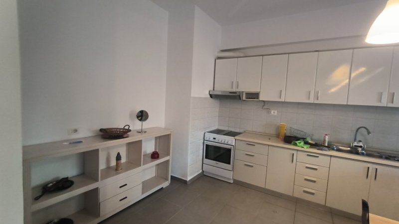 Tirane, jepet me qera apartament 1+1 Kati 2, 110 m² 501 € (Mbrapa kishes)