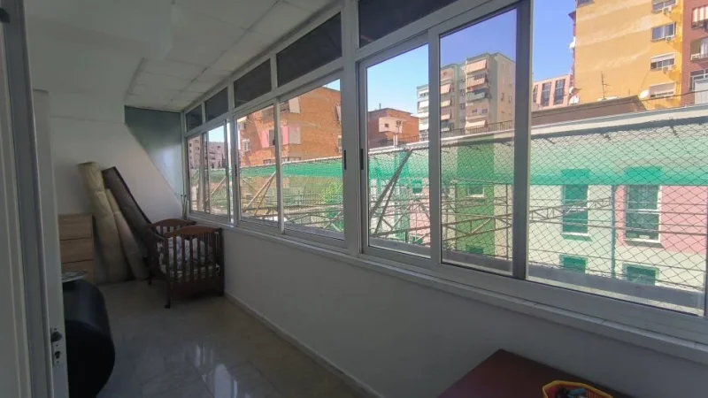 Tirane, jepet me qera apartament 1+1 Kati 2, 110 m² 501 € (Mbrapa kishes)