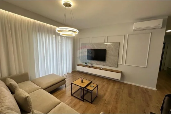 Tirane, shitet apartament 1+1+Ballkon Kati 1, 88 m² 195.000 € (Pazari i Ri)
