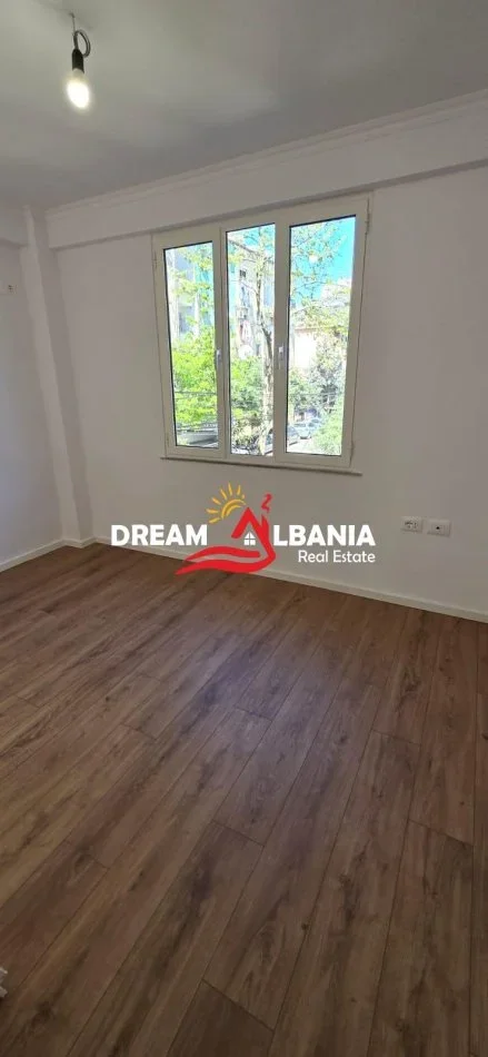 Tirane, shitet apartament 1+1 Kati 2, 54 m² 110.000 € (Tek 21 Dhjetori, prane Mozzaikut - ID 4119415)