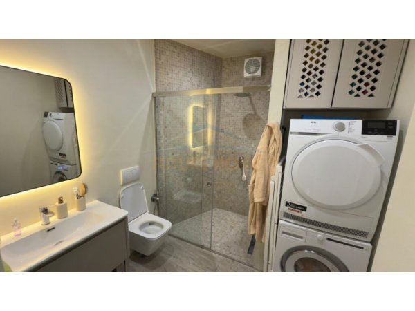 Tirane, shitet apartament 1+1 Kati 8, 74 m² 130.000 € (Kthesa e Kamzes)