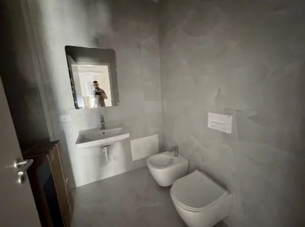 Tirane, jepet me qera apartament 2+1+Ballkon Kati 5, 80 m² 550 € (Rruga Pasho Hysa)