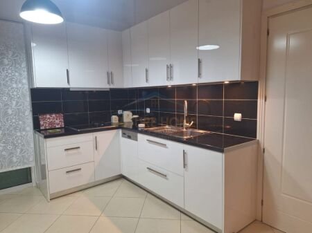 Qera, Apartament 2+1+2 ( Kati i 2 i nje Vile), Rruga e Miqesise, Durres. AREA45494