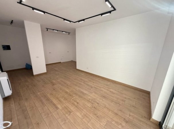 Tirane, jepet me qera apartament 2+1+Ballkon Kati 2, 92 m² 600 € (Stacioni i Trenit)