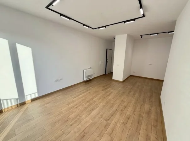 Tirane, jepet me qera apartament 2+1+Ballkon Kati 2, 92 m² 600 € (Stacioni i Trenit)