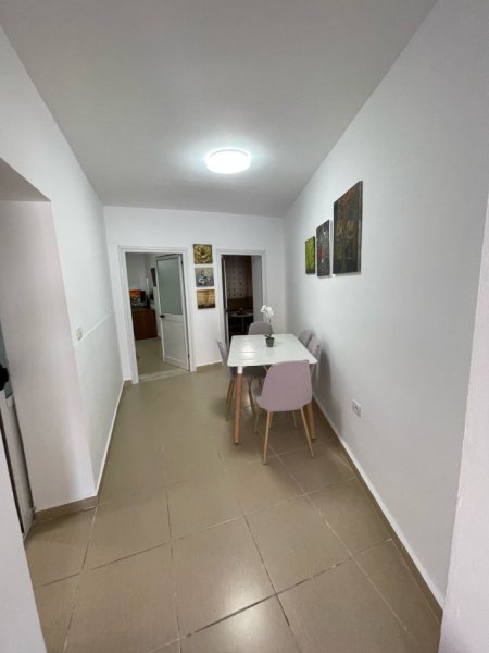 Tirane, jepet me qera shtepi 1+1 Kati 1, 90 m² 750 € (Pazari i Ri)