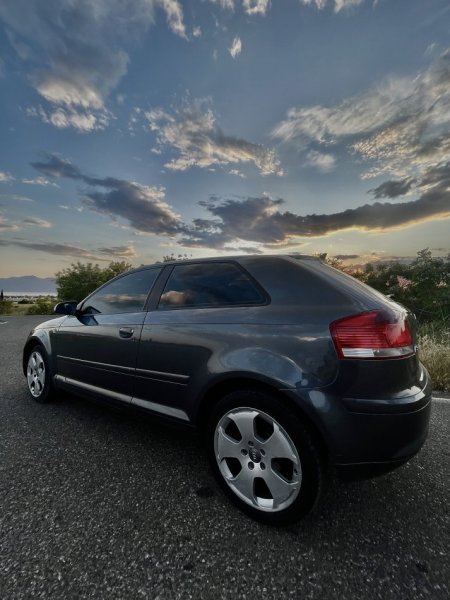 Shkoder, shitet makine Audi Nafte, gri e erret manuale Kondicioner 253.000 km 2.800 €