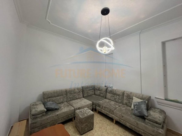 Tirane, jepet me qera shtepi 2+1 Kati 0, 50 m² 800 € (rrugen Hoxha Tahsim)