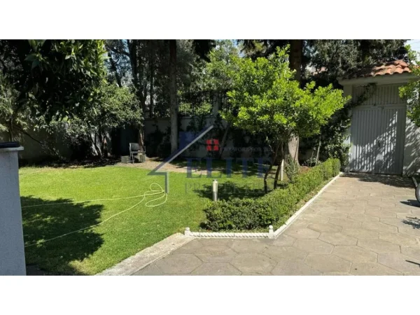 Tirane, jepet me qera apartament , 520 m² 2.700 € (Selite)