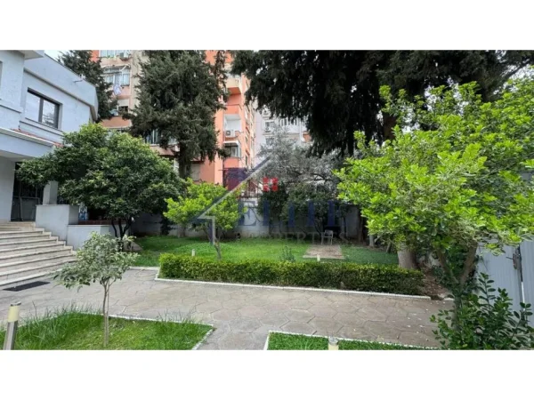 Tirane, jepet me qera apartament , 520 m² 2.700 € (Selite)