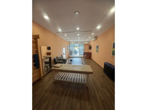 Tirane, shitet ambjent biznesi Kati 0, 43 m² 134.000 € (Rr.Haxhi Dalliu)