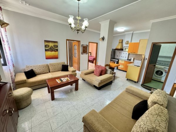 Tirane, jepet me qera apartament 2+1+Ballkon Kati 2, 100 m² 600 € (Rruga e Durresit)