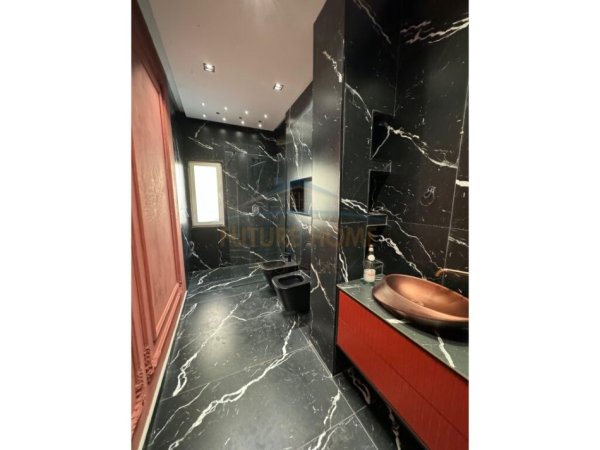 Tirane, shitet apartament 1+1 Kati 1, 80 m² 170.000 € (Farke)