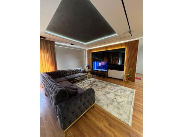 Tirane, shitet 3+1 Kati 4, 173 m² 355.000 € (Lake Land, Farke)
