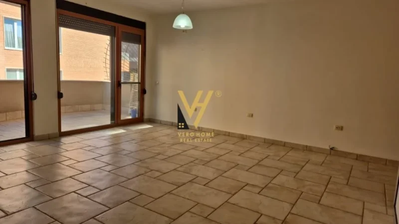 Tirane, jepet me qera ambjent biznesi Kati 4, 140 m² 1.600 € (RRUGA E ELBASANIT)