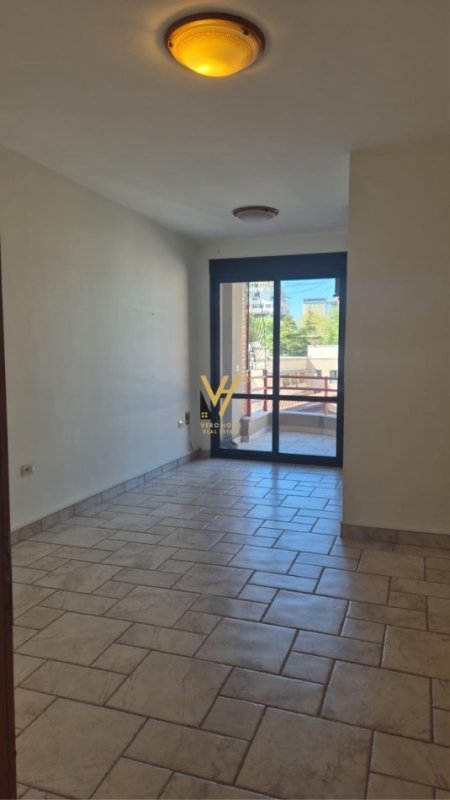 Tirane, jepet me qera ambjent biznesi Kati 4, 140 m² 1.600 € (RRUGA E ELBASANIT)