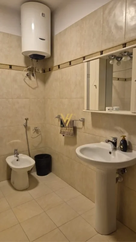 Tirane, jepet me qera ambjent biznesi Kati 4, 140 m² 1.600 € (RRUGA E ELBASANIT)