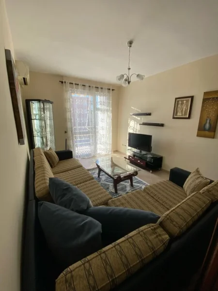 Tirane, jepet me qera apartament 1+1+Ballkon Kati 7, 70 m² 450 € (Don Bosko)