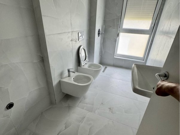 Tirane, jepet me qera apartament 1+1+Ballkon Kati 5, 58 m² 400 € (Kompleksi Kaimi , Ali Dem)