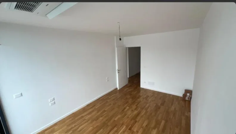 Tirane, jepet me qera zyre Kati 7, 136 m² 1.400 € (rruga e kosovareve)