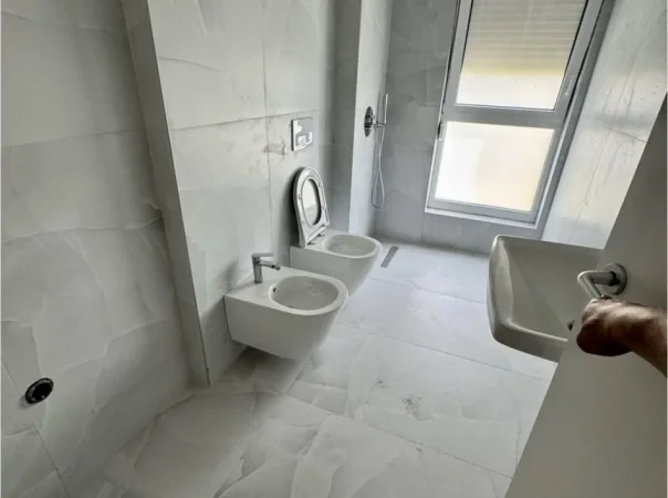 Tirane, jepet me qera apartament 1+1+Ballkon Kati 1, 55 m² 400 € (Kompleksi Kaimi , Ali Dem)