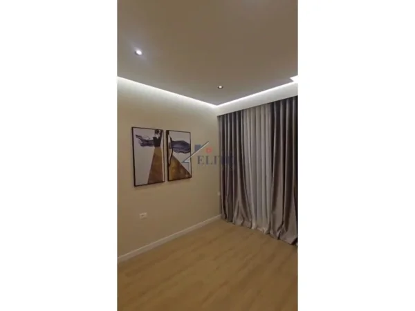 Tirane, shitet apartament 1+1+Ballkon Kati 3, 107 m² 275.000 € (Pazari i Ri)