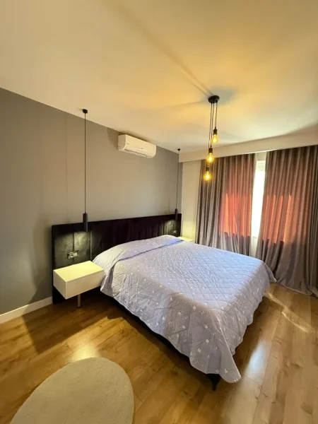 Tirane, jepet me qera apartament 1+1 Kati 11, 70 m² 700 € (Komuna e Parisit)
