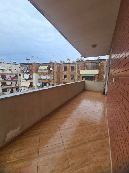 Tirane, jepet me qera apartament 1+1 Kati 3, 70 m² 450 € (Oxhaku)