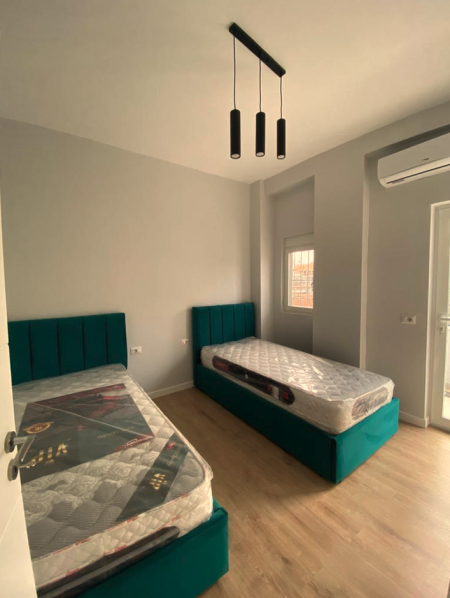 Tirane, jepet me qera apartament 2+1+Ballkon Kati 1, 80 m² 700 € (21 Dhjetori)