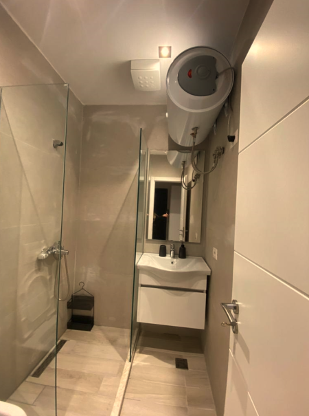 Tirane, jepet me qera apartament 2+1+Ballkon Kati 1, 80 m² 700 € (21 Dhjetori)