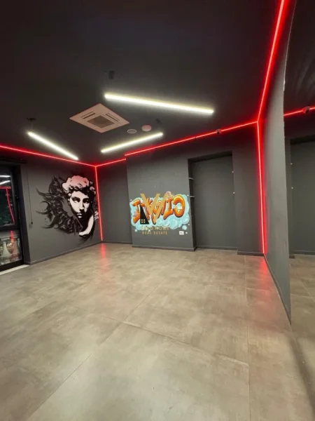 Tirane, jepet me qera ambjent biznesi Kati 1, 100 m² 2.200 € (BLLOKU)