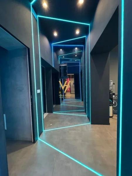 Tirane, jepet me qera ambjent biznesi Kati 1, 100 m² 2.200 € (BLLOKU)